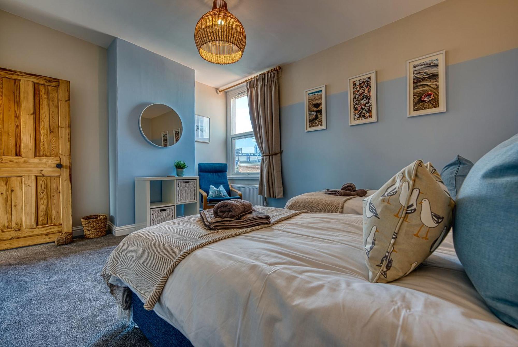 2 Bedrooms Modern, Stunning & Stylish Contractor House, Prime Portsmouth Location With Free Parking Permit, Summer Special Offer!! - By Blue Puffin Stays Kültér fotó