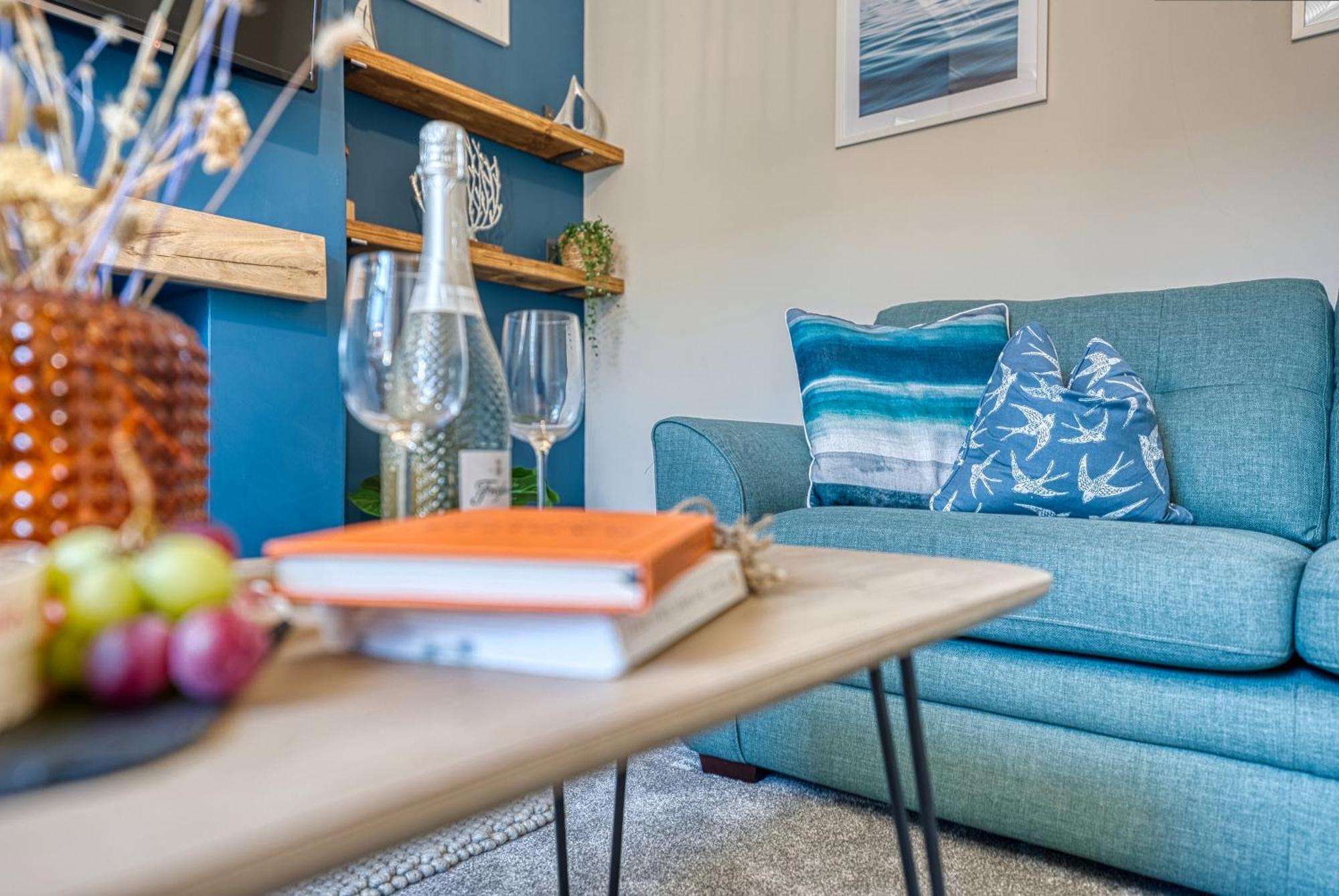 2 Bedrooms Modern, Stunning & Stylish Contractor House, Prime Portsmouth Location With Free Parking Permit, Summer Special Offer!! - By Blue Puffin Stays Kültér fotó