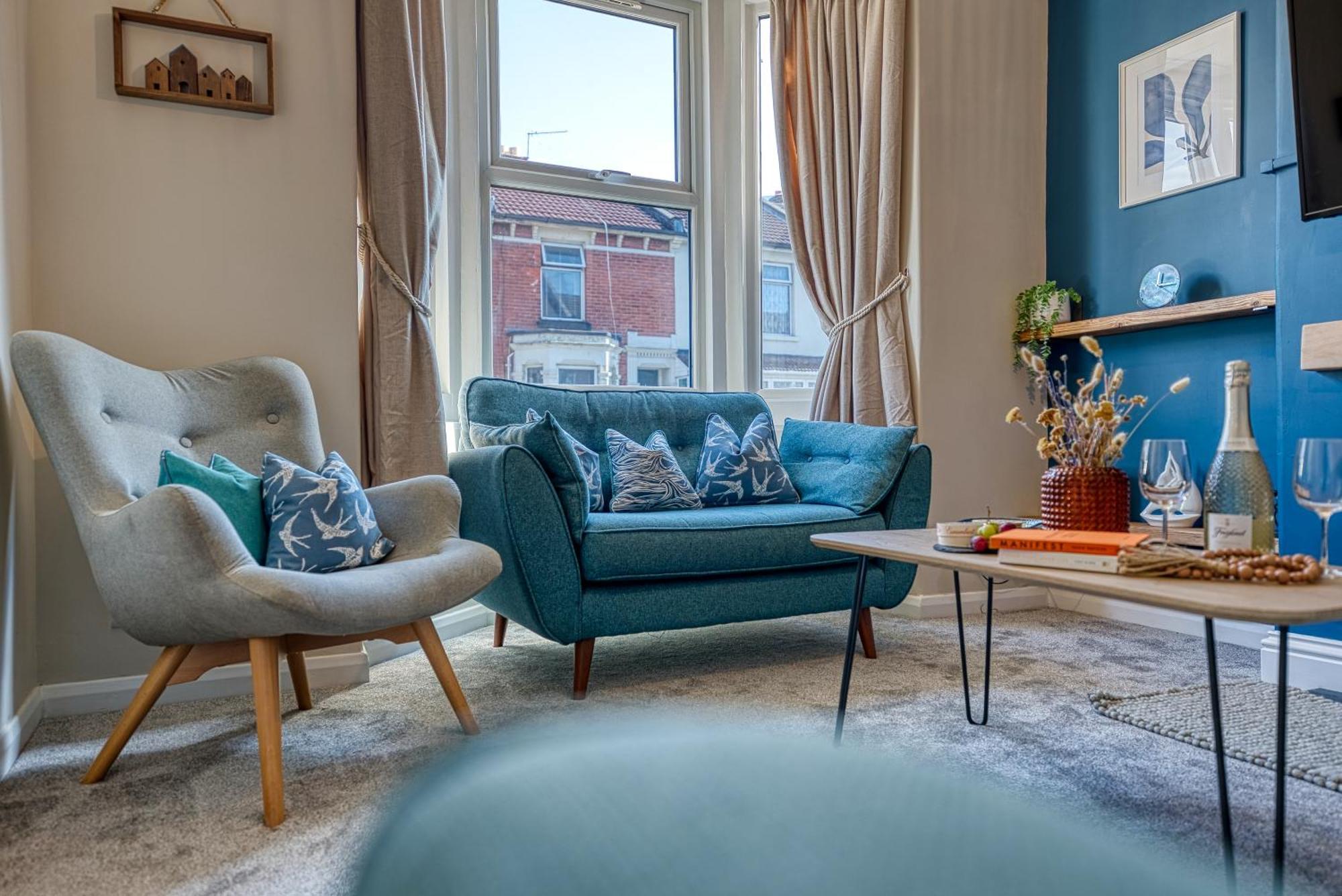2 Bedrooms Modern, Stunning & Stylish Contractor House, Prime Portsmouth Location With Free Parking Permit, Summer Special Offer!! - By Blue Puffin Stays Kültér fotó