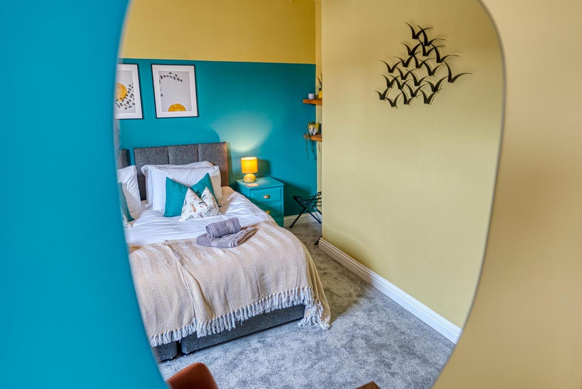 2 Bedrooms Modern, Stunning & Stylish Contractor House, Prime Portsmouth Location With Free Parking Permit, Summer Special Offer!! - By Blue Puffin Stays Kültér fotó